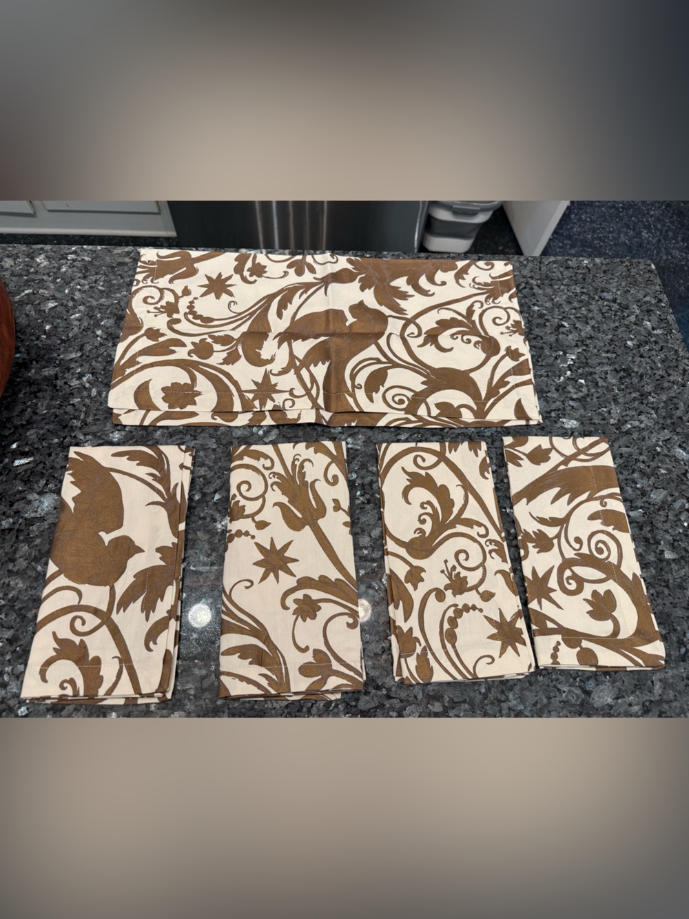 POTTERY BARN ~ FLORENTINE NAPKINS SET OF 5 IVORY Gold NWOT Vintage Birds
